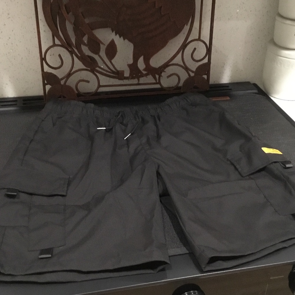 NWT Men's Black Cargo Shorts - Unbranded